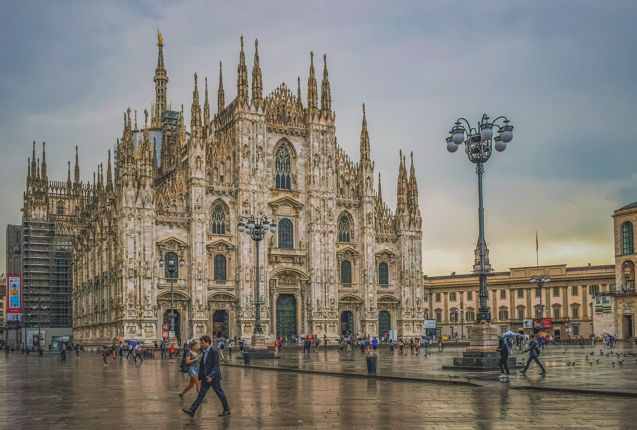 Private Milan Walking Tour with Duomo Rooftop Terraces