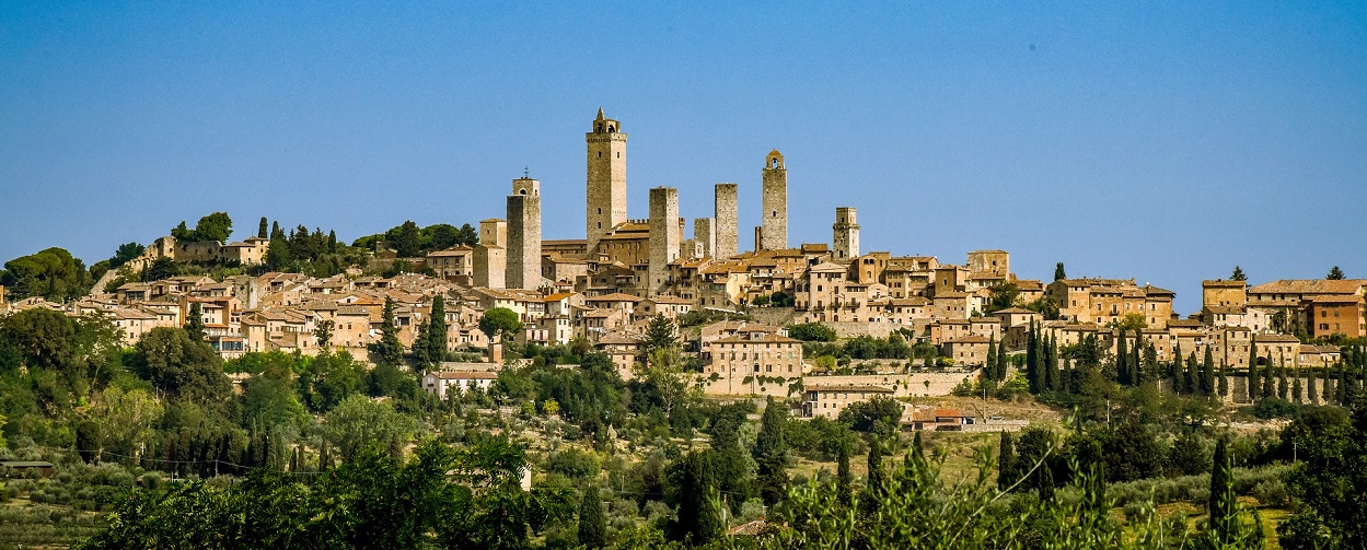 Private Tour to Volterra and San Gimignano from Siena