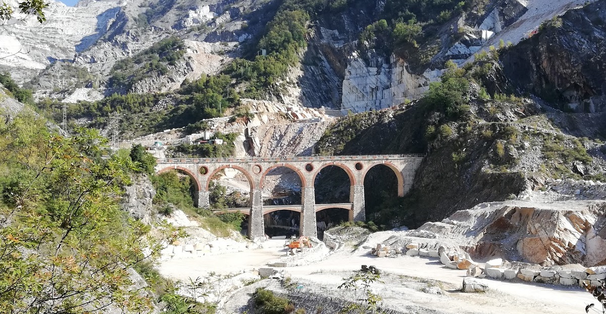 Versilia Coast and Carrara Quarries Private Tour from Florence